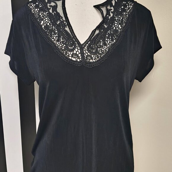 Chico's: Black Laced Style Trimmed Tee Size 1 - Picture 3 of 3